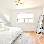 3Br Townhouse - St Clair West Village W Parking