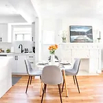 3Br Townhouse - St Clair West Village W Parking
