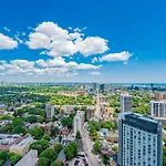 Luxury 2 Bedroom Condo High Floor Close To Eaton Center
