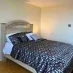 Cozy And Lovely 2 Bed Apartment