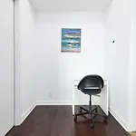 Downtown Toronto Condo Near Cn Tower, Union Station, Scotiabank Arena,Rogers Centre