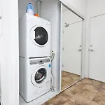 Downtown Toronto Condo Near Cn Tower, Union Station, Scotiabank Arena,Rogers Centre