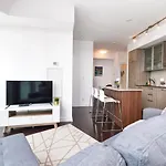 Downtown Toronto Condo Near Cn Tower, Union Station, Scotiabank Arena,Rogers Centre