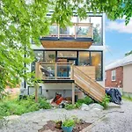 Beautiful, Centric, Pet-Friendly Home With Parking