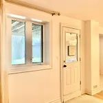 Cozy 2-Bed Private Suite In Toronto