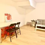 Cozy 2-Bed Private Suite In Toronto