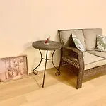 Cozy 2-Bed Private Suite In Toronto