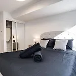 Urban Apt With Highspeed Wifi Near Shopping Malls