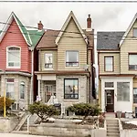 Pet-Friendly Suite In The Heart Of Trinity Bellwoods