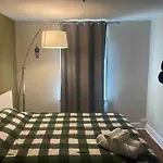 Cozy & Stylish 2 Bd In Midtown Toronto