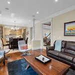 Luxury 4Br - Pool Table - 10 Min To Yorkdale Mall