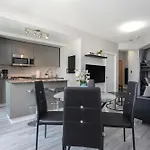 Simply Comfort Suites - One Plus Den Apartment With Scotiabank Arena View
