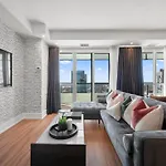 Stylish One Bedroom Suite - Entertainment District Toronto