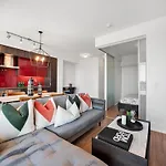 Stylish One Bedroom Suite - Entertainment District Toronto