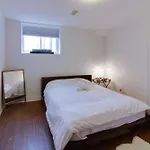 Large Unit With Free Parking, Wifi, 25 Minutes To Downtown Toronto