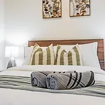 Fort York Suites - Cne