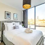 Modern Pet-Friendly Chinatown Apartment