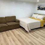 Toronto Cozy Home Retreat