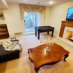 Quiet And Spacious 2 Bedroom Private Unit