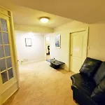 Quiet And Spacious 2 Bedroom Private Unit