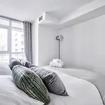 Designer 2Br Downtown Condo, Rogers Center