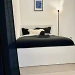 Elegant Condo Near Eaton Centre Mall