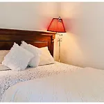 The Stays - Private Cozy 1 Bhr Apt On Main Floor