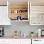 Comfy Liberty Village Home 1Bd Steps From King St