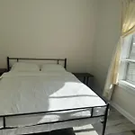 Queen Comfort Close To Finch Station & Shopping