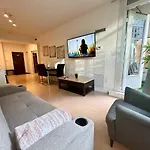Cozy 1Bdrm With Bunk Bed Plus Sofabed With Terrace & Parking