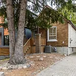 Private House With Parking & Steps To Subway