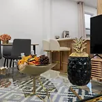 Private House With Parking & Steps To Subway