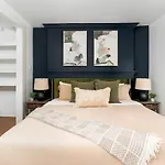 1Br Apartment Near Queen West
