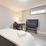 Simple & Budget Room Close To Utsc & Centennial
