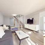 Simple & Budget Room Close To Utsc & Centennial
