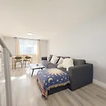 Simple & Budget Room Close To Utsc & Centennial