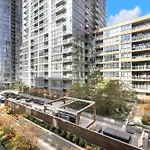 Prime Location Rogers Centre Sleeps 6 Parking