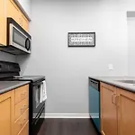 Two Story Loft W 2 Beds Close To Lakeshore