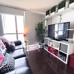 Comfy Suites 2 Beds Lakeview Cn Tower Free Parking