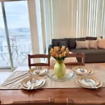 Downtown 1Br Apartment With Views Sleeps 4