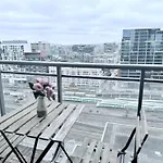 Downtown 1Br Apartment With Views Sleeps 4