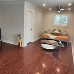 Maple Leaf Stay-Walk To Uoft,Dt,Street Cars,Bars,Rom-Free Wifi