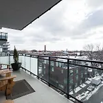 Luxury Leslieville - 2 Bedroom 2 Bath