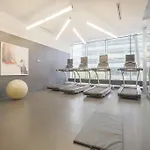 Noel Suites - York And Simcoe St.
