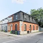 Chic Toronto Townhouse With Private Patio
