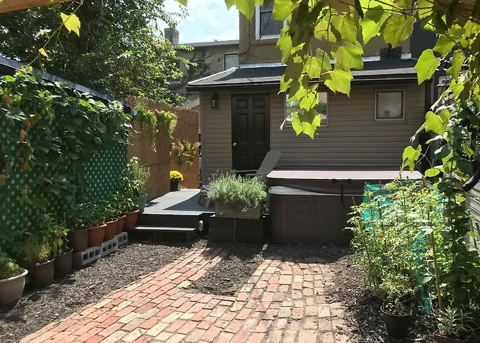 Love-Nest With Private Hot Tub