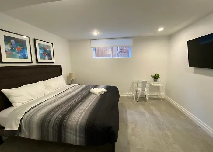 Yorkmills And Bayview !A Spacious And Modern Private Bdr With Shared Bathroom