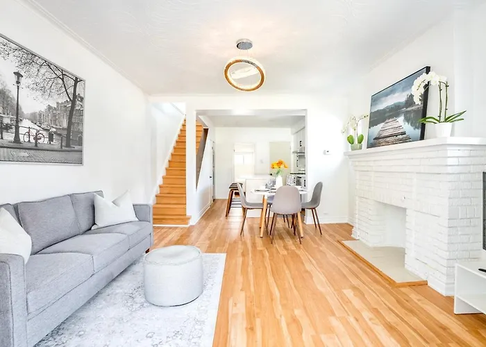 3Br Townhouse - St Clair West Village W Parking