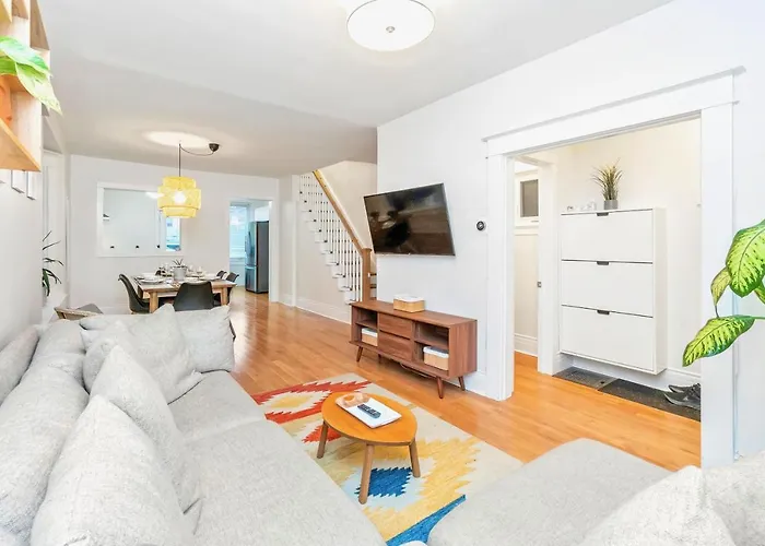 Charming 3Br Home Near Downtown Toronto