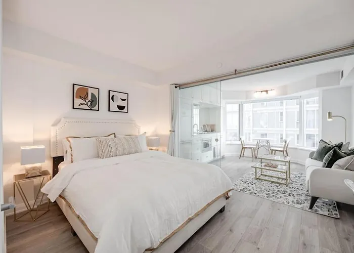 Yorkville Luxe High-End Prime Downtown Location